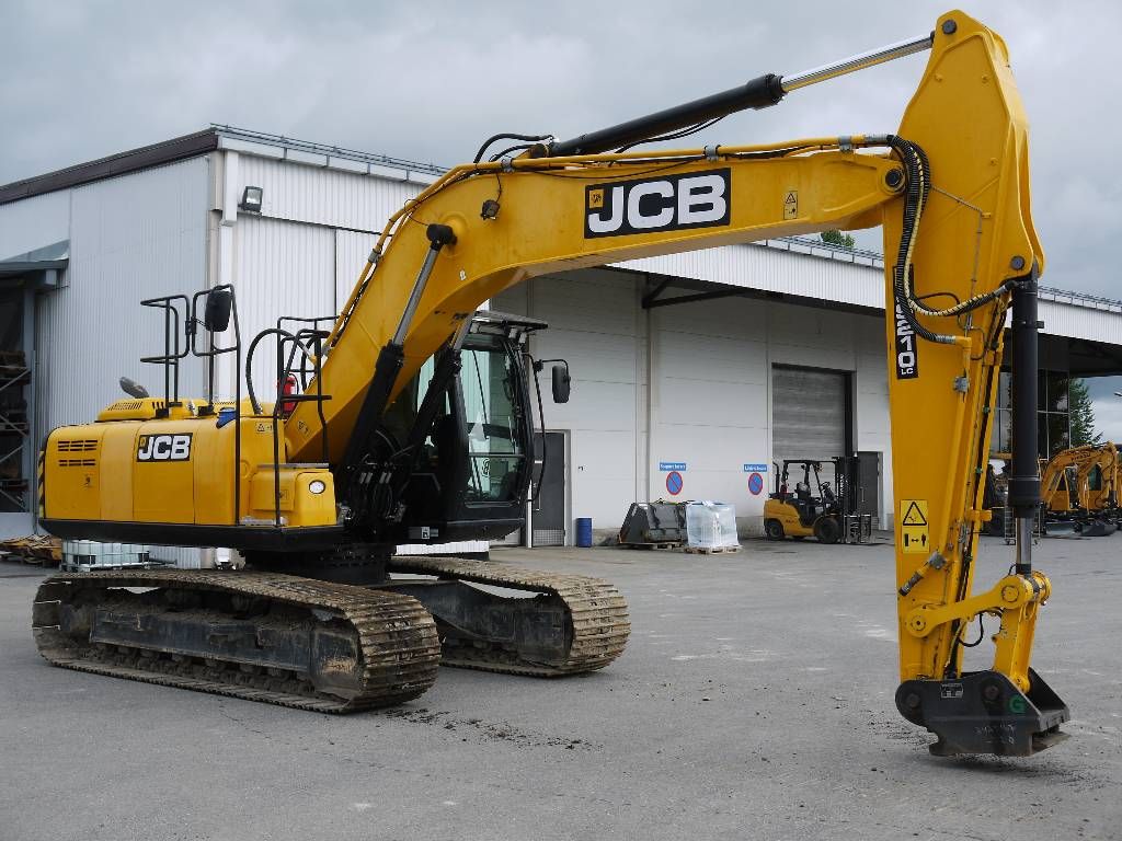 jcb-js-210-lc,92aa15e1.jpg