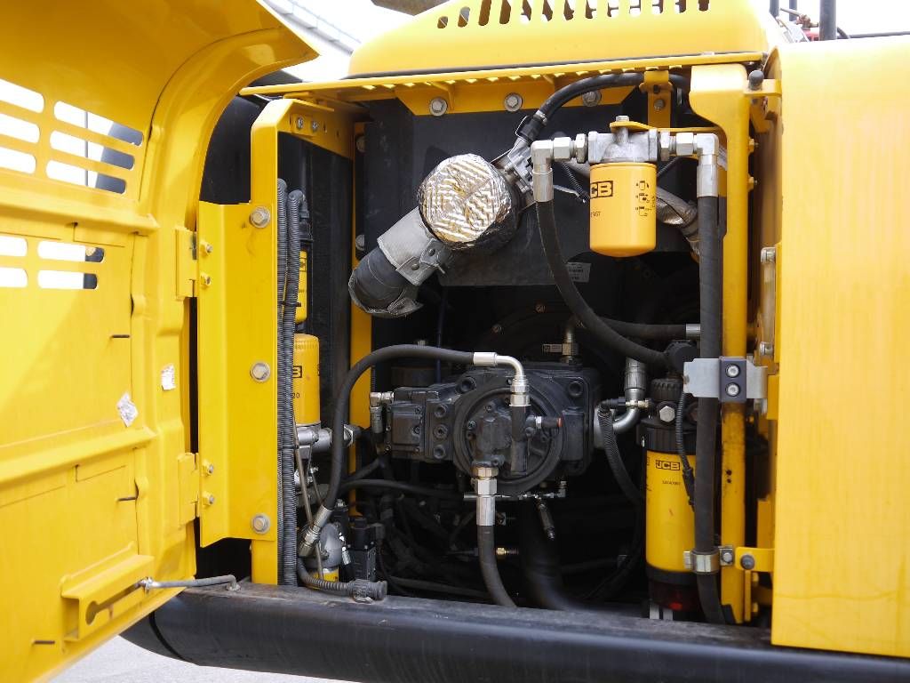 jcb-js-210-lc,7f2fc01f.jpg