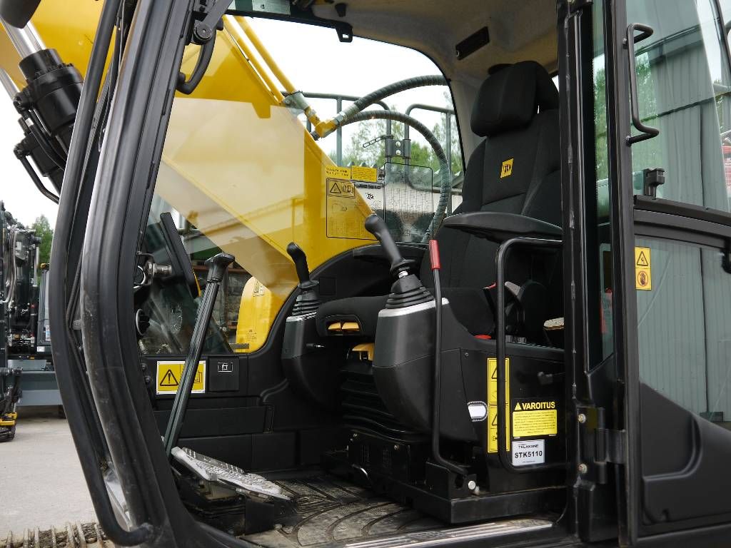 jcb-js-210-lc,39e70ac3.jpg