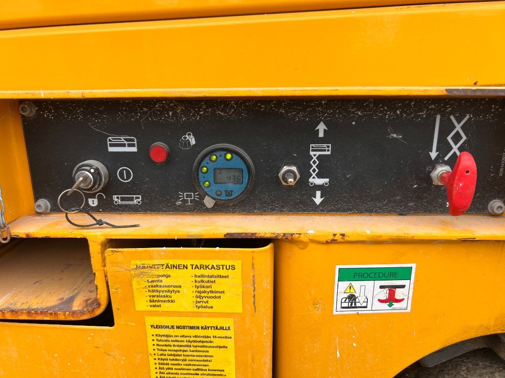haulotte-compact-12,2101e8d9.jpg