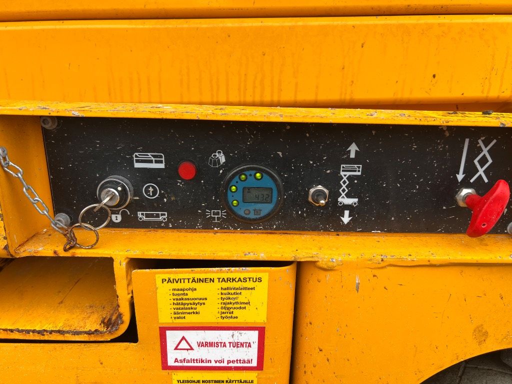 haulotte-compact-12,b7b7207c.jpg