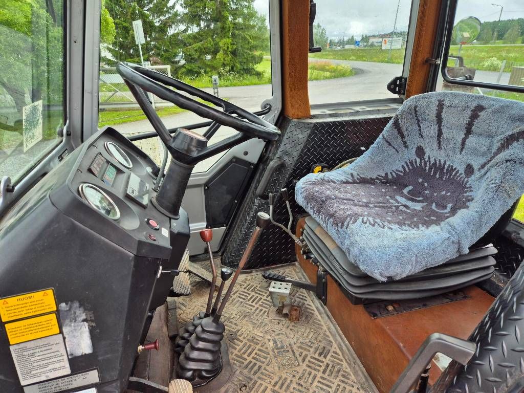 massey-ferguson-690,9e8c1371.jpg