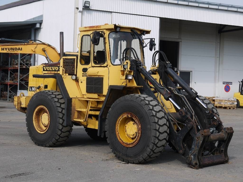 volvo-l-90,960861c1.jpg
