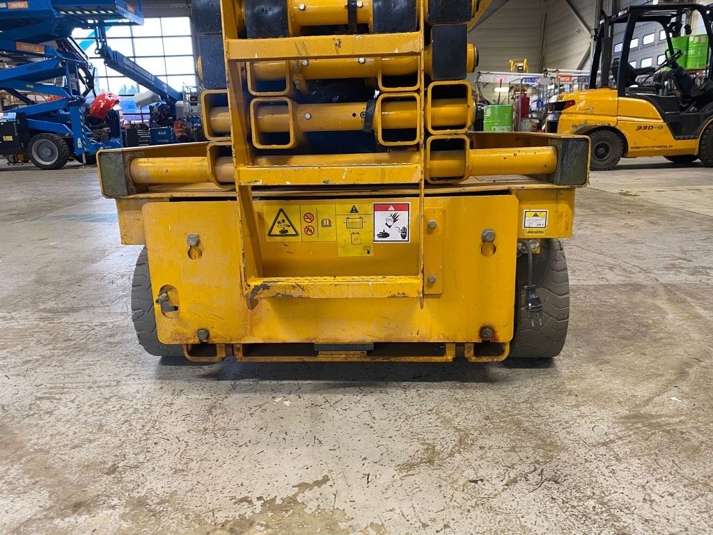 haulotte-compact-14,884339eb.jpg
