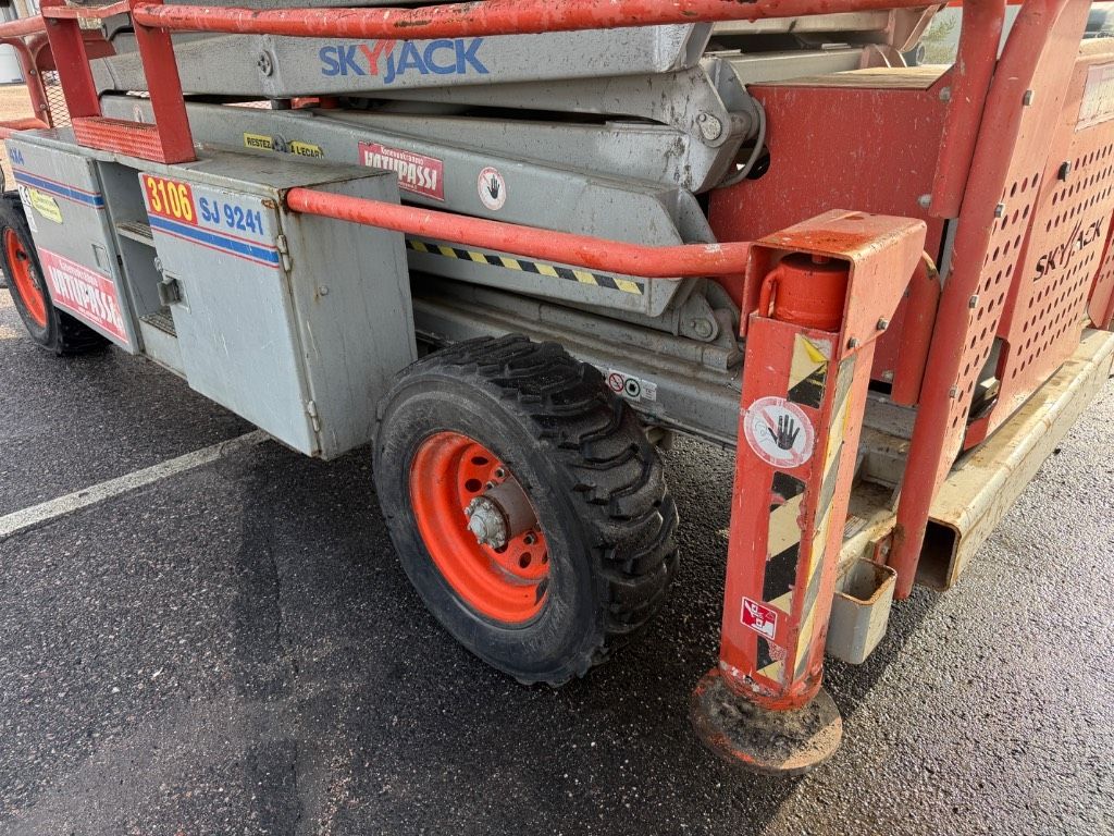 skyjack-sj-9241,abd471bd.jpg