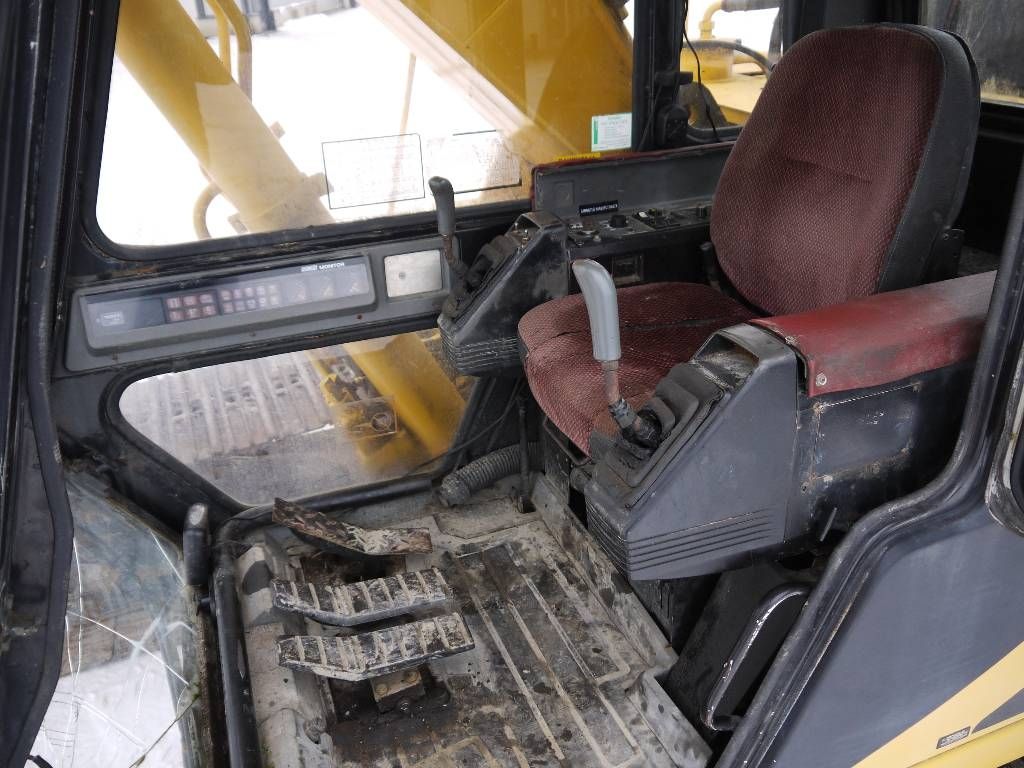 jcb-js-200-lc,462b22ee.jpg
