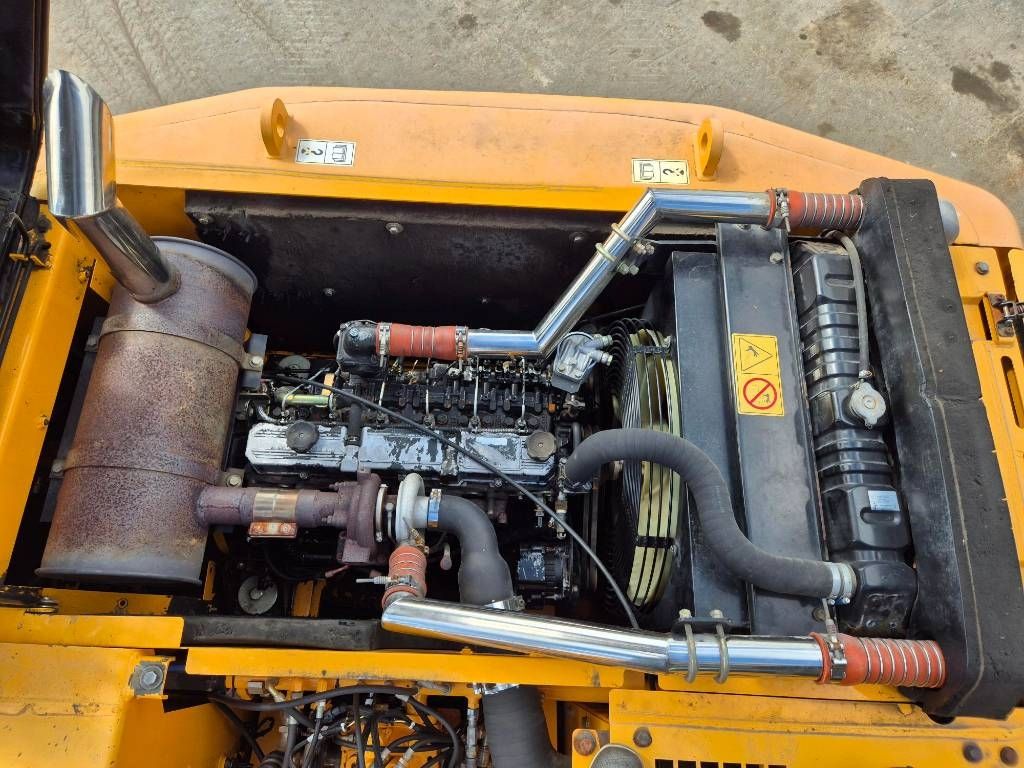 hyundai-r-160-lcd-7,cbc6c528.jpg