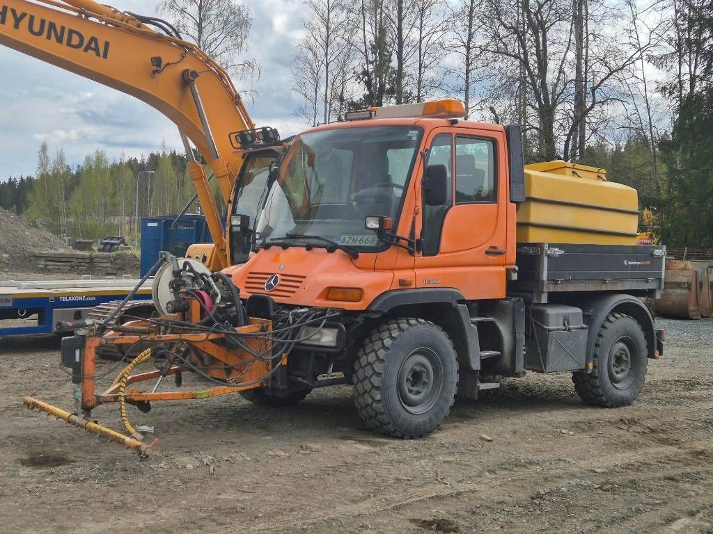 unimog-u-300,db93dced.jpg