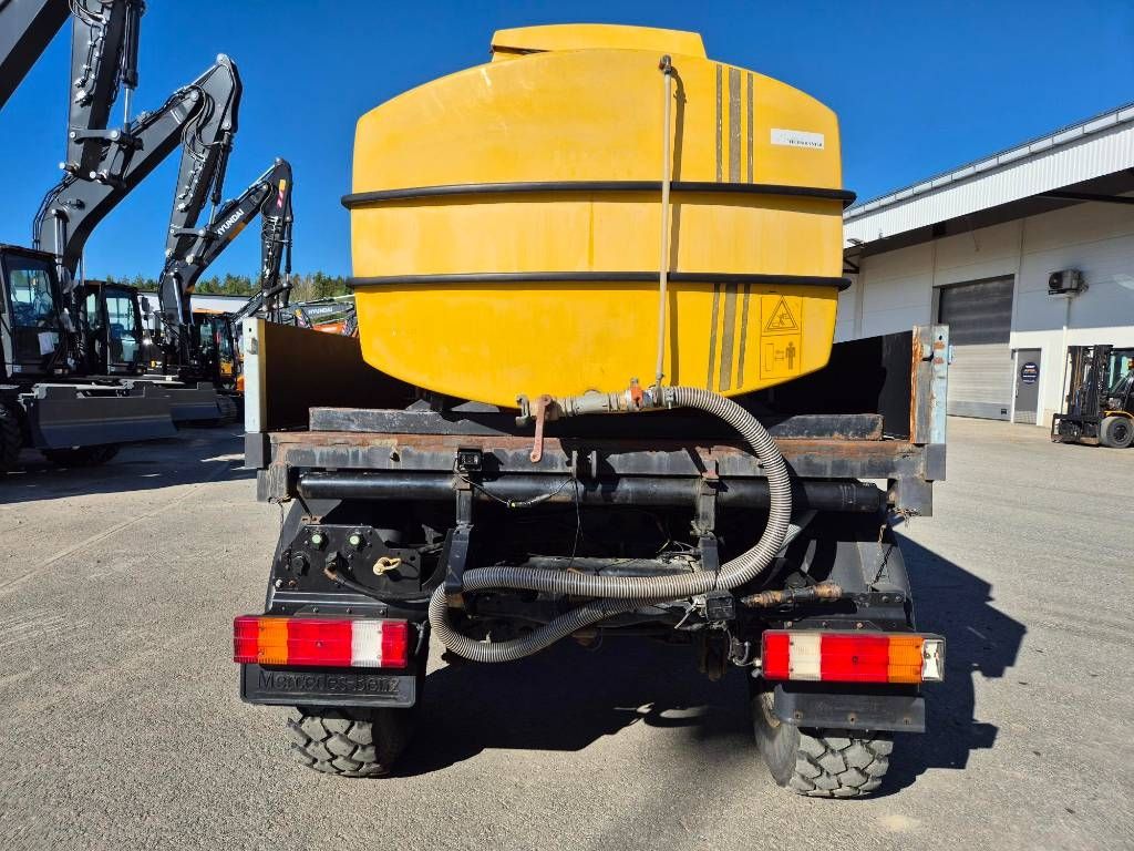 unimog-u-300,b8a4a2e0.jpg