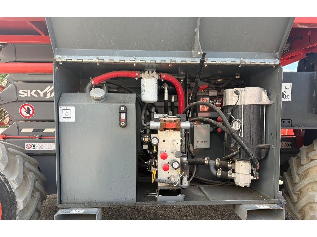 skyjack-sj-6832-rte,c834b565.jpg