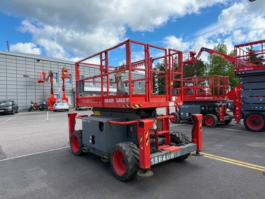 skyjack-sj-6832-rt,404818de.jpg