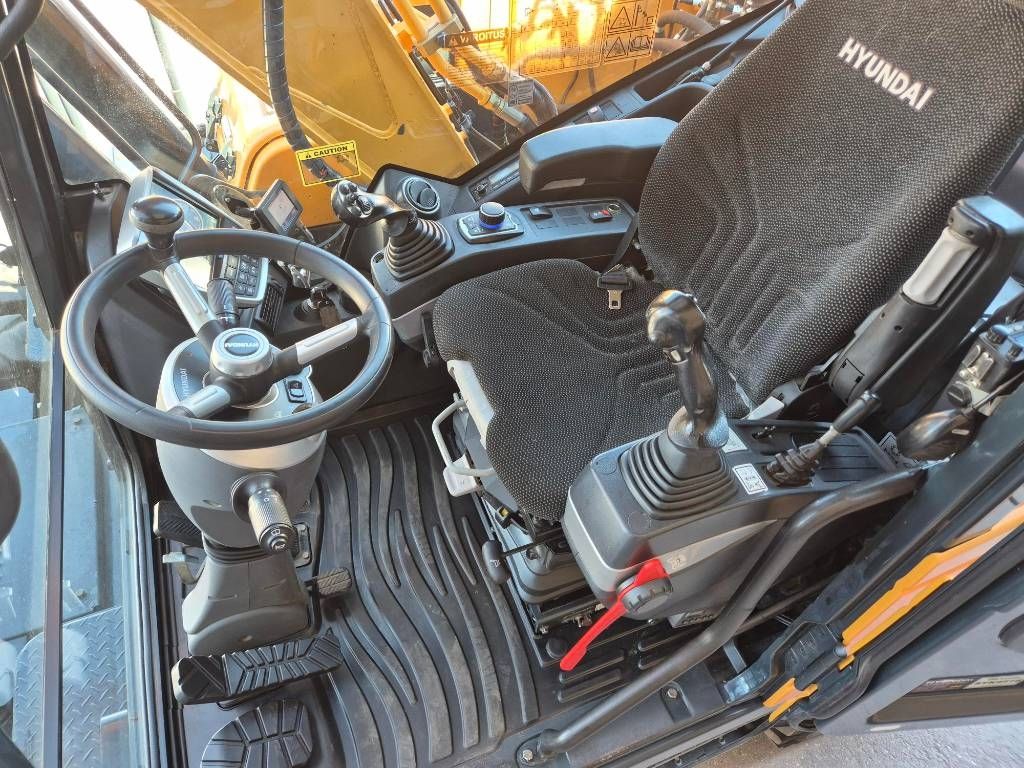 hyundai-hw-140,08310d02.jpg