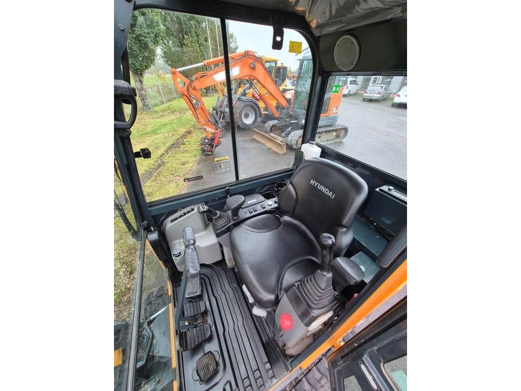 hyundai-r-18-9ak,8e0d4812.jpg