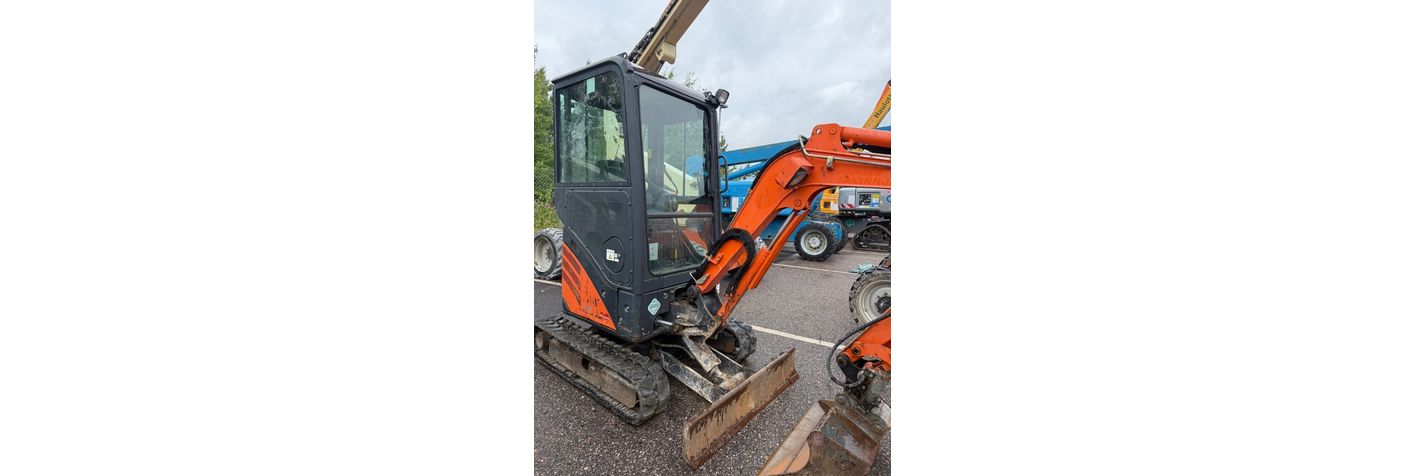 hitachi-zx-17-u-2,c8bf1f10.jpg