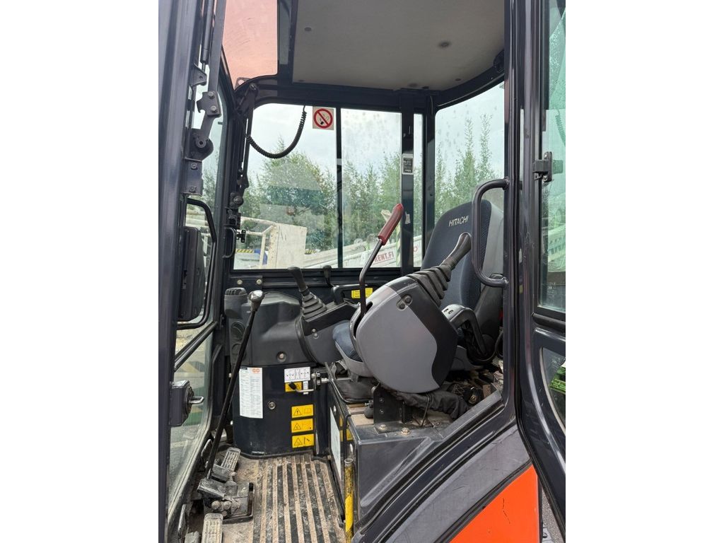 hitachi-zx-17-u-2,8d2ff129.jpg