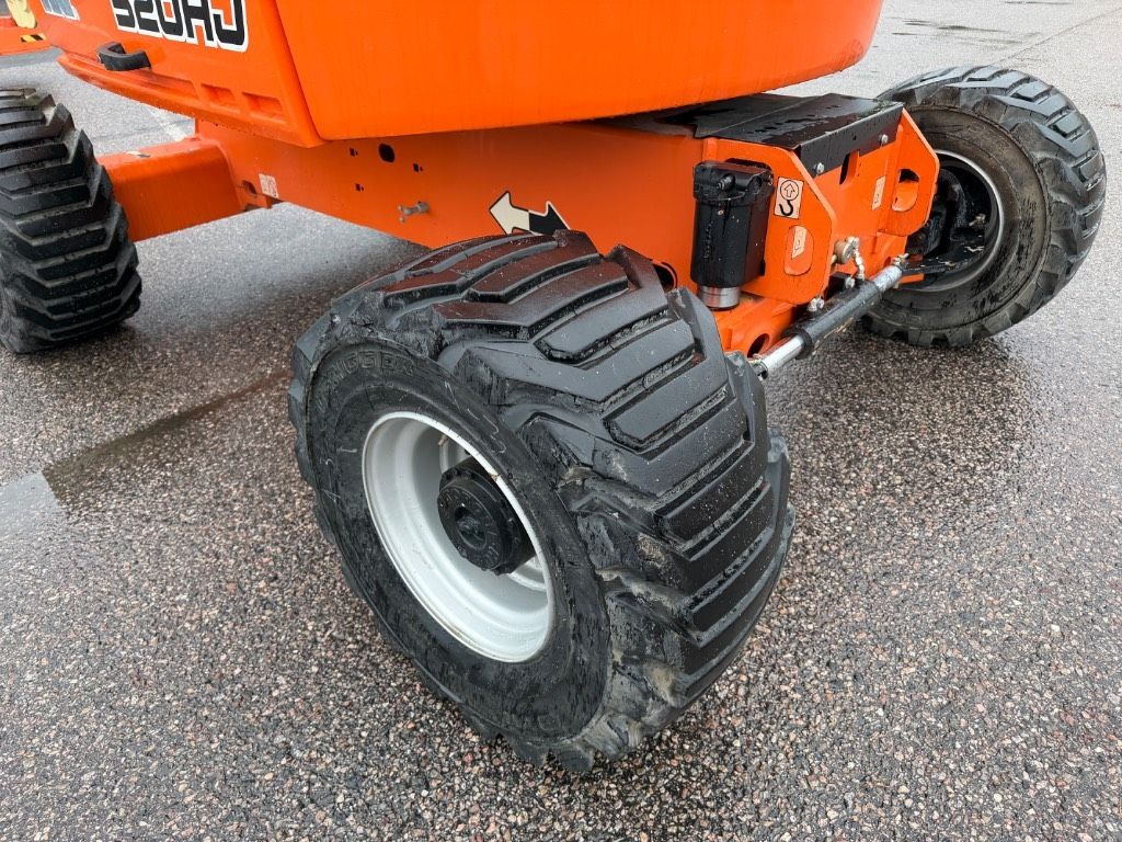 jlg-520-aj,7fe86efd.jpg