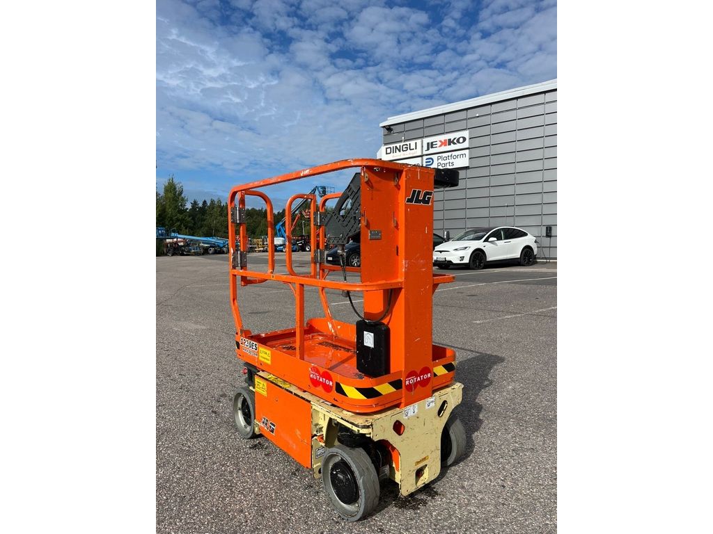 jlg-1230-es,545a8c77.jpg