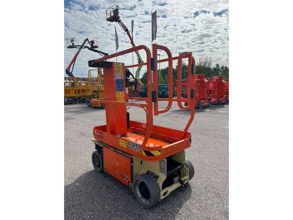 jlg-1230-es,7f7ed043.jpg