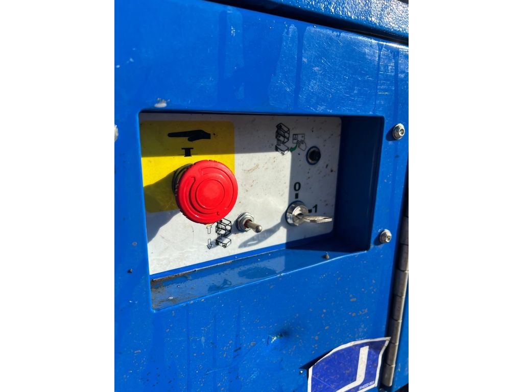 upright-tm12,c9456479.jpg