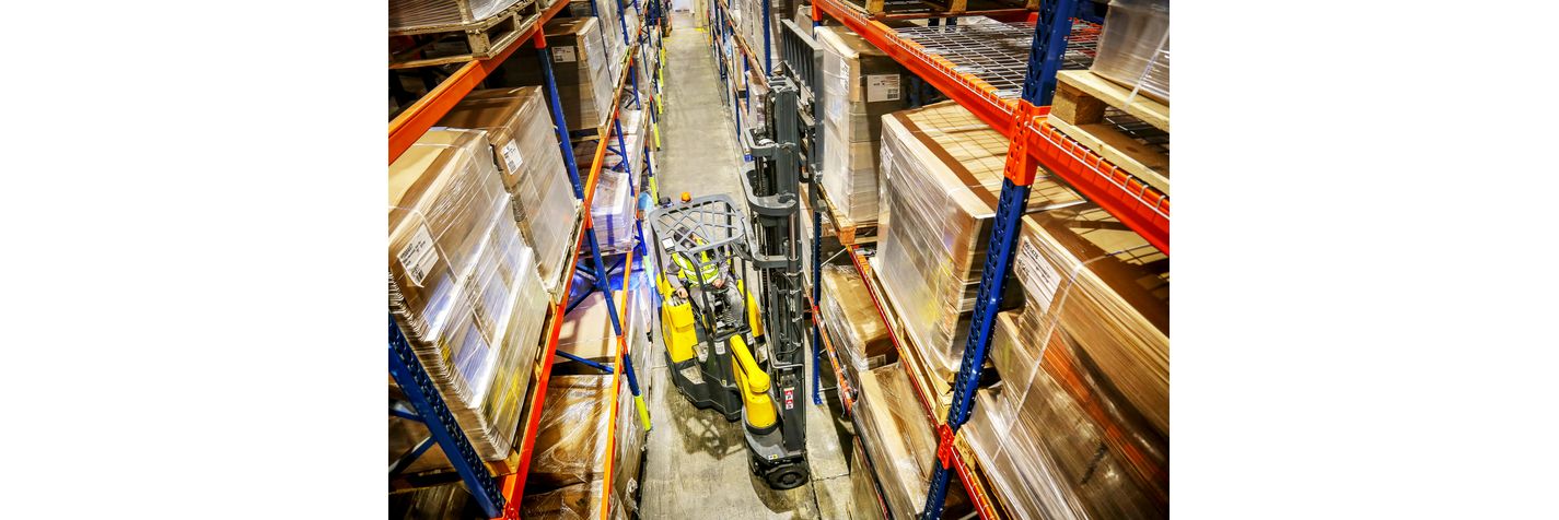 Kapeakäytävä­trukki Combilift Aisle Master (1500 – 3000 kg)