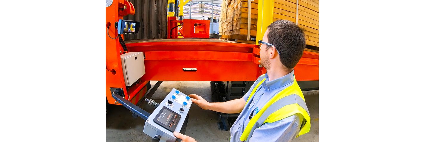 Kontinlastausjärjestelmä Combilift Combi-CSS:n ohjauspaneeli on selkeä ja helppokäyttöinen