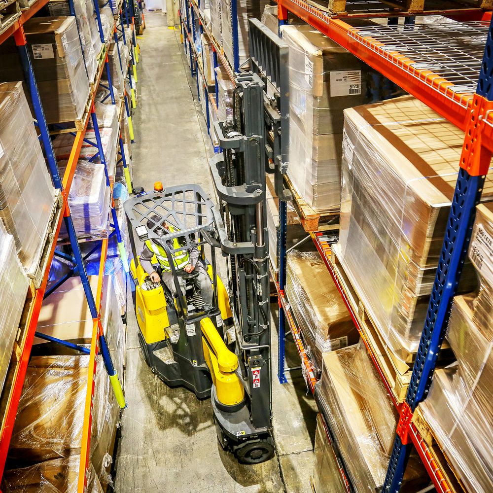 Kapeakäytävä­trukki Combilift Aisle Master (1500 – 3000 kg)