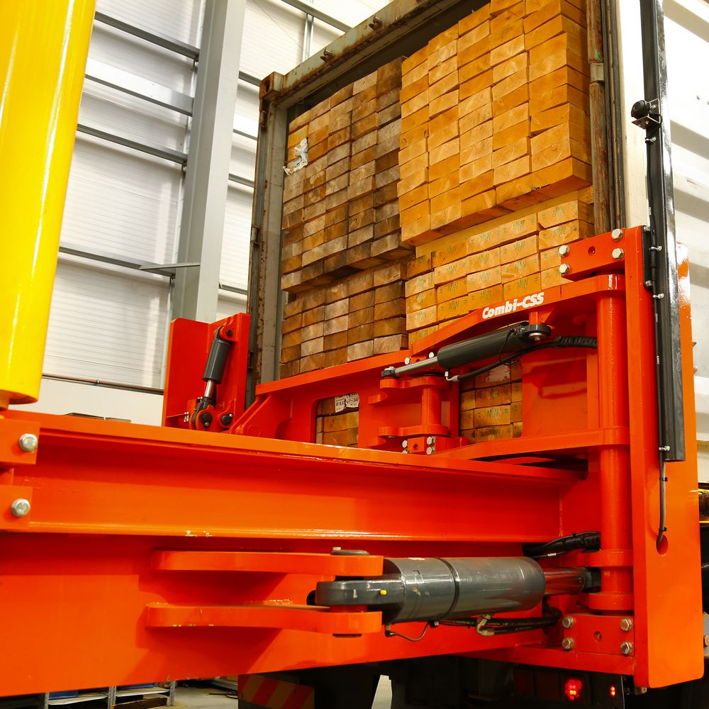 Kontinlastausjärjestelmä Combilift Combi-CSS mahdollistaa kontin lastaamisen vain 6 minuutissa